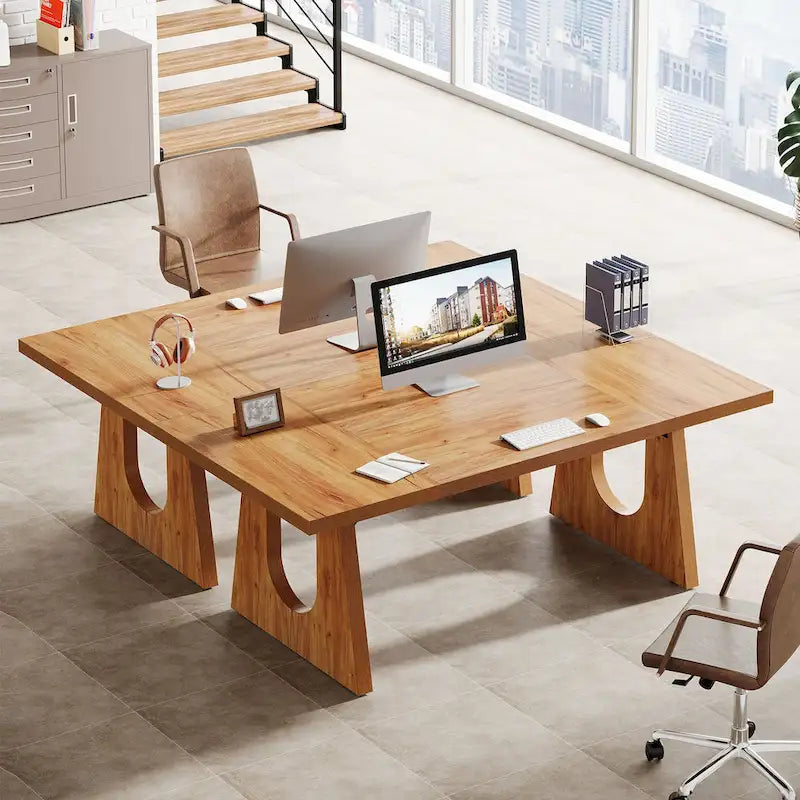Escritorio de oficina rectangular grande con patas de madera