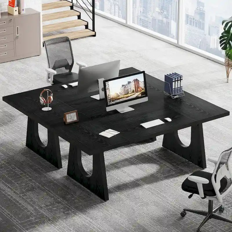 Escritorio de oficina rectangular grande con patas de madera