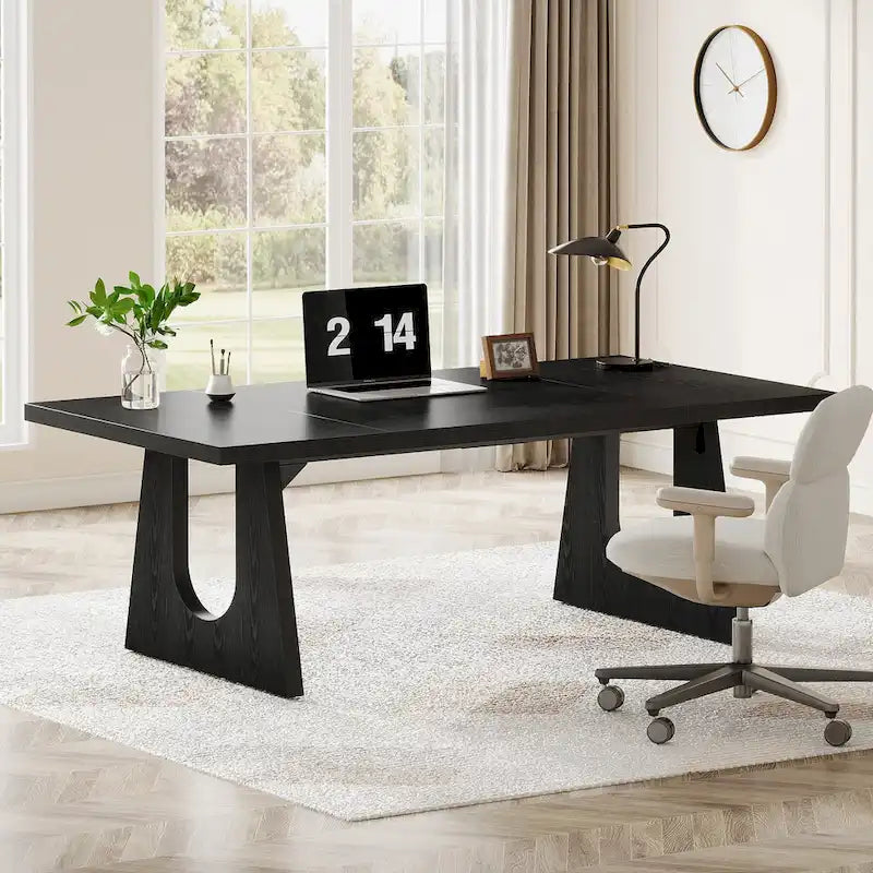 Escritorio de oficina rectangular grande con patas de madera