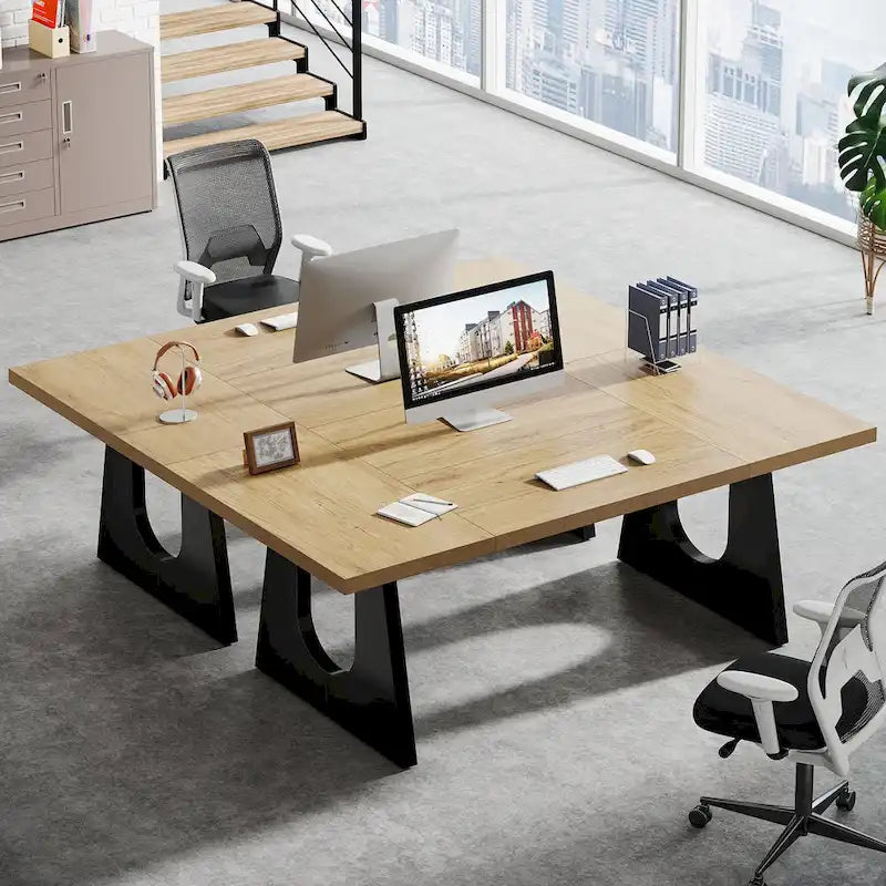 Escritorio de oficina rectangular grande con patas de madera