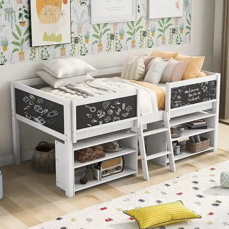 Cama baja tipo loft individual con 2 estantes, escalera y pizarra