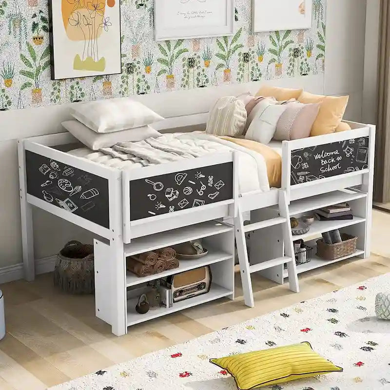 Cama baja tipo loft individual con 2 estantes, escalera y pizarra