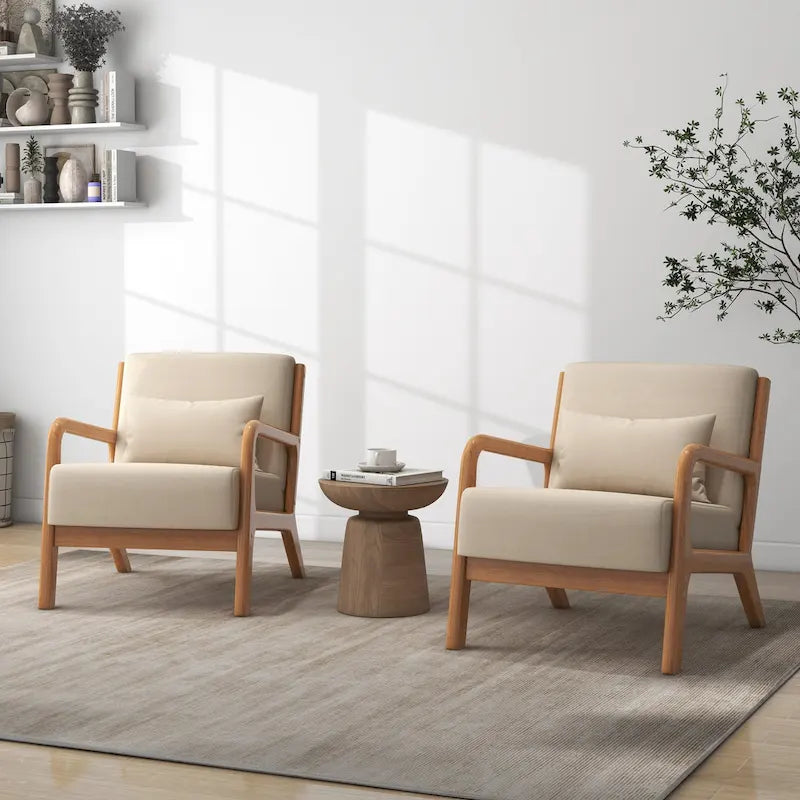 Sillón tapizado en tela con patas de madera