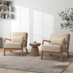 Sillón tapizado en tela con patas de madera