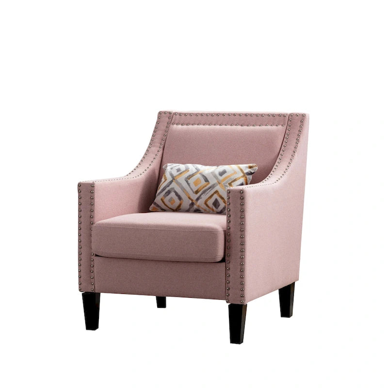 Sillón de tela de lino con detalles de tachuelas y patas de madera maciza