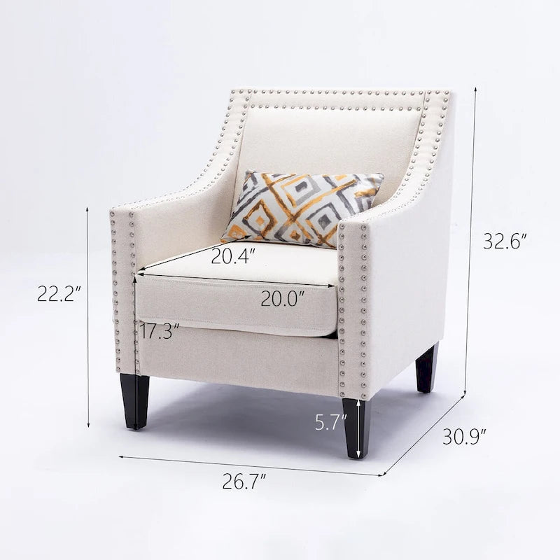 Sillón de tela de lino con detalles de tachuelas y patas de madera maciza