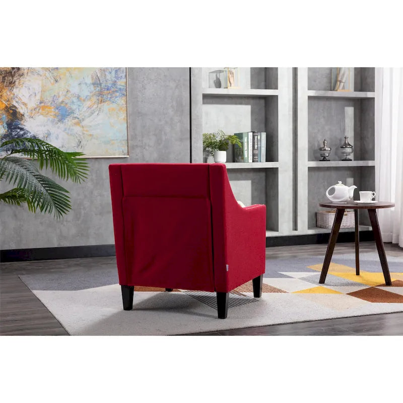 Sillón de tela de lino con detalles de tachuelas y patas de madera maciza