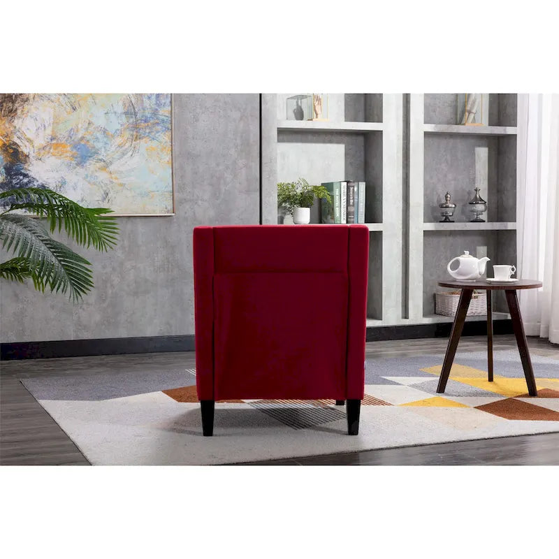 Sillón de tela de lino con detalles de tachuelas y patas de madera maciza