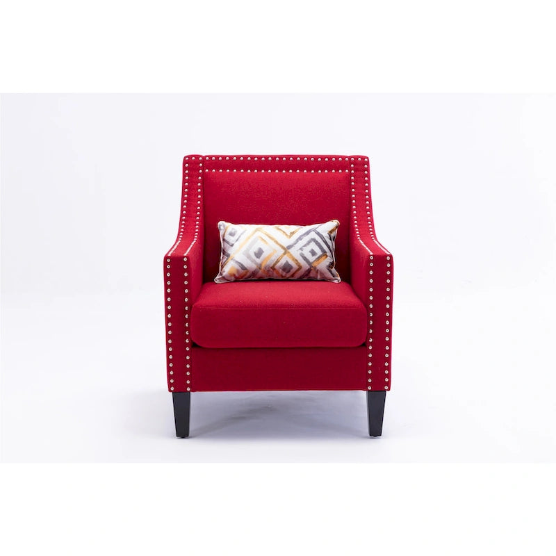 Sillón de tela de lino con detalles de tachuelas y patas de madera maciza