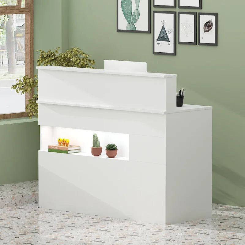 Mostrador de recepción rectangular de madera con compartimento iluminado