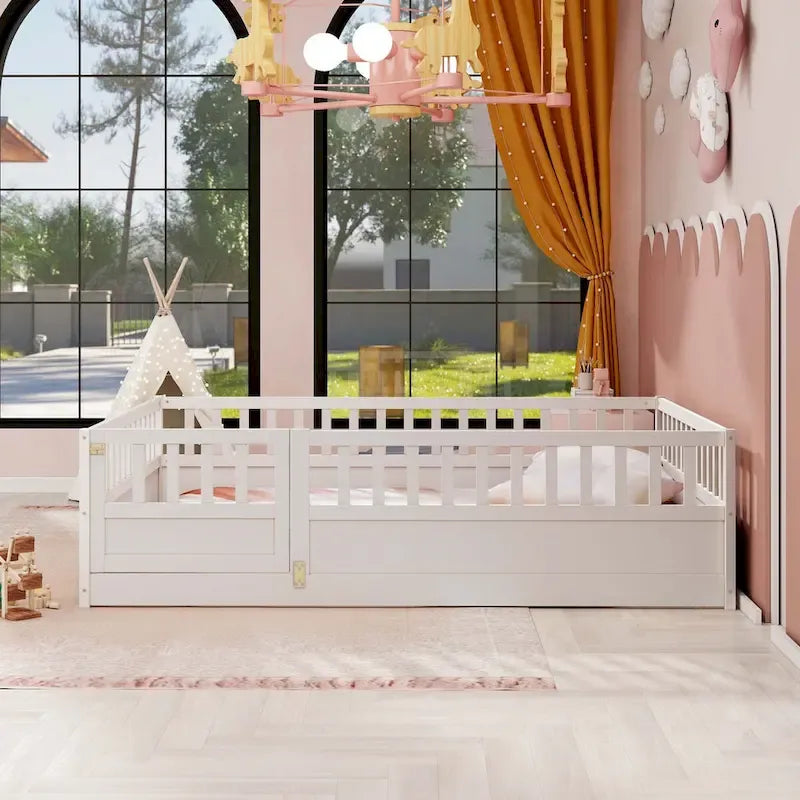 Cama de piso de madera de pino para niños con estructura de cerca