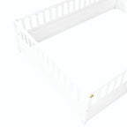 Cama de piso de madera de pino para niños con estructura de cerca