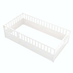 Cama de piso de madera de pino para niños con estructura de cerca