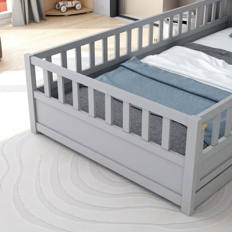 Cama de piso de madera de pino para niños con estructura de cerca