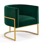 Sillón de terciopelo con base de metal y respaldo curvo
