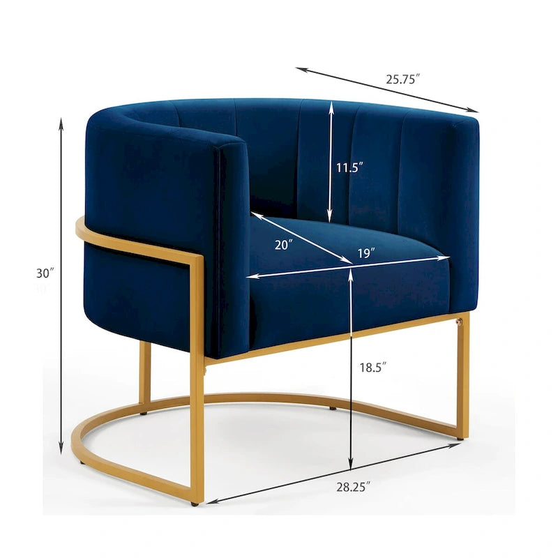 Sillón de terciopelo con base de metal y respaldo curvo