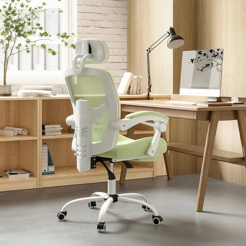 Silla de oficina de malla con respaldo alto, soporte lumbar y reposapiés retráctil