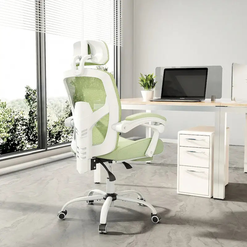 Silla de oficina de malla con respaldo alto, soporte lumbar y reposapiés retráctil