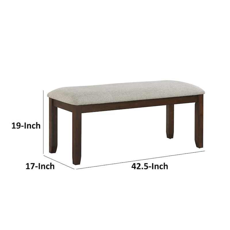 Sofá de tela chenilla gris con patas de madera de nogal y cojines decorativos