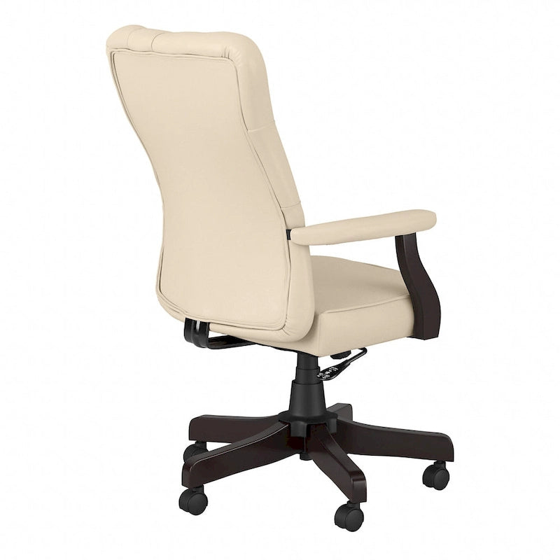 Sillón de oficina Arden Lane con respaldo alto, capitoné y brazos