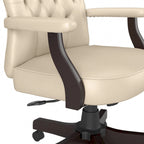 Sillón de oficina Arden Lane con respaldo alto, capitoné y brazos