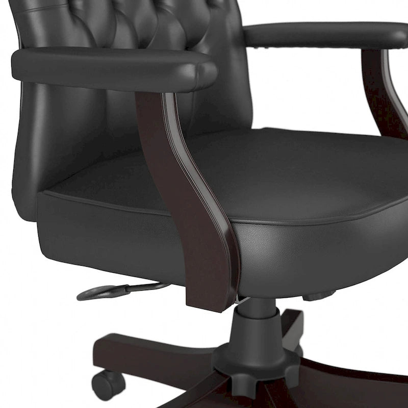 Sillón de oficina Arden Lane con respaldo alto, capitoné y brazos