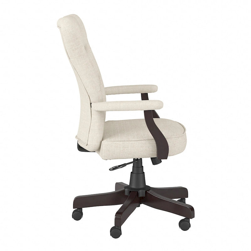 Sillón de oficina Arden Lane con respaldo alto, capitoné y brazos