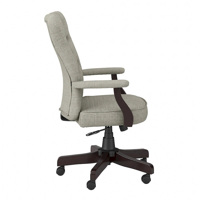 Sillón de oficina Arden Lane con respaldo alto, capitoné y brazos