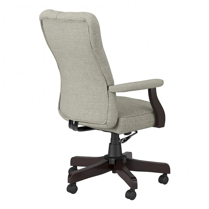 Sillón de oficina Arden Lane con respaldo alto, capitoné y brazos